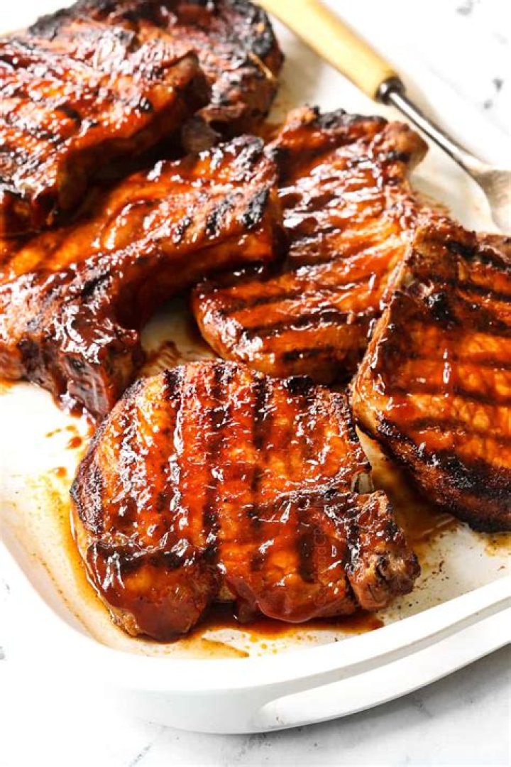 Best Smoky Grilled Dry-Rub Pork Chops Recipe