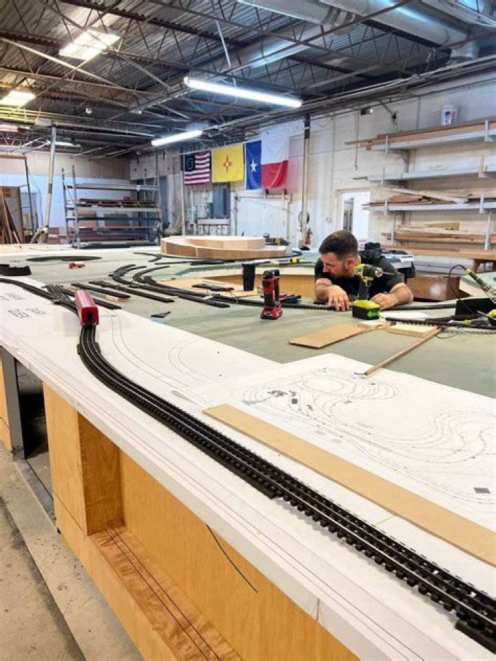 Lionel-branded bridge by T W Trainworx